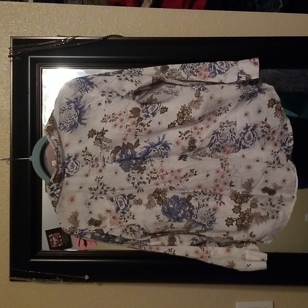 Top - Picture 2 of 3